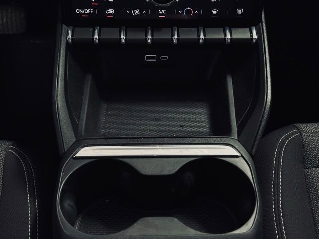 Used 2025 GMC Terrain Elevation image 29