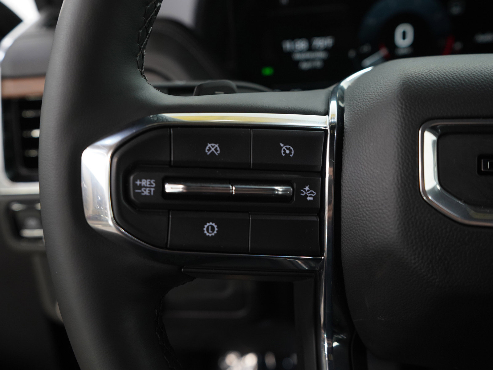 Used 2025 GMC Yukon XL Denali image 21