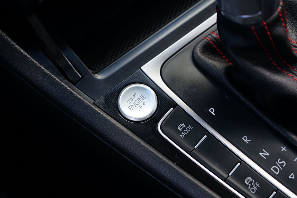 Used 2017 Volkswagen GTI SE FWD image 20