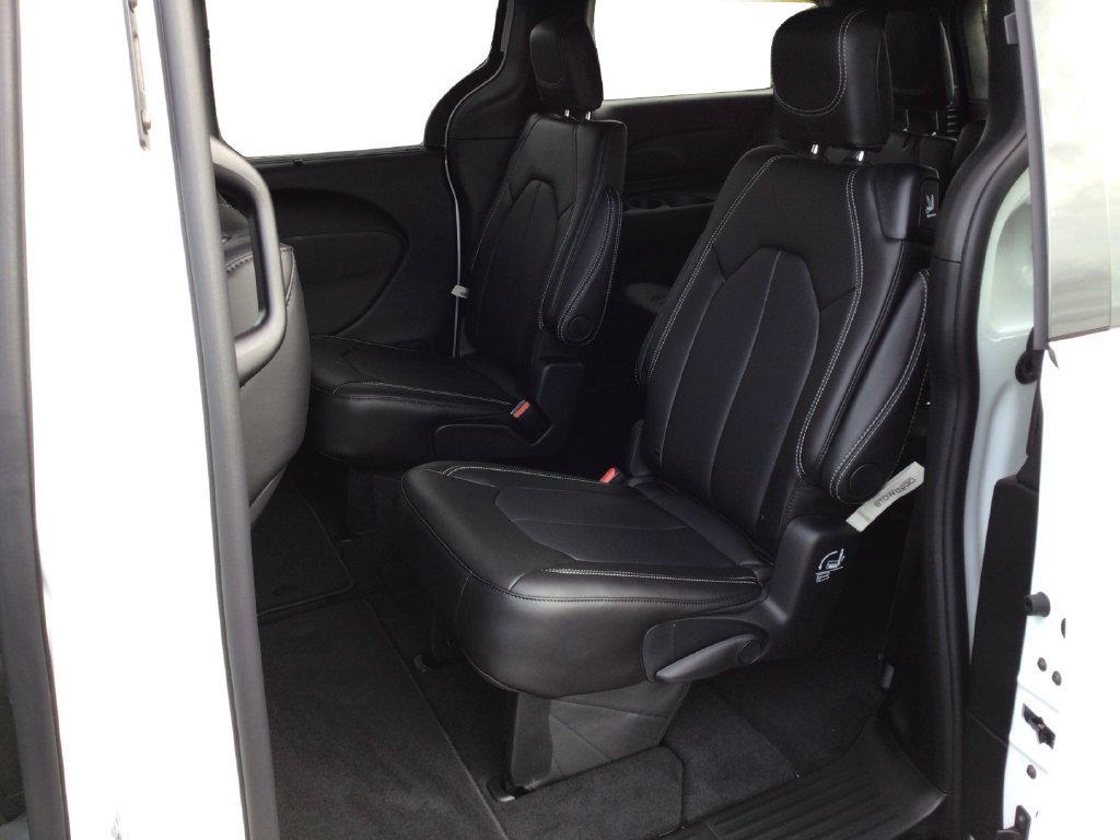 New 2027 Chrysler Pacifica LX FWD image 10
