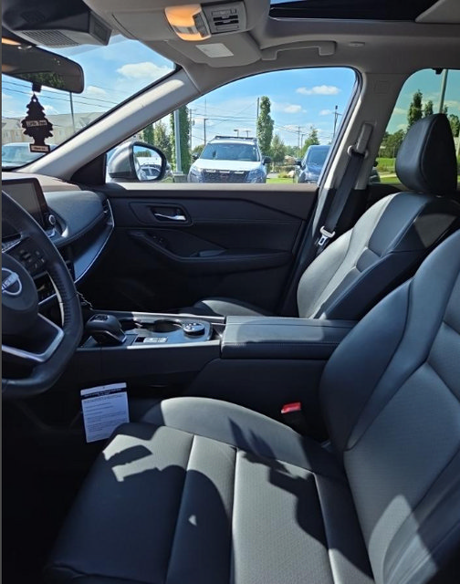 Certified 2023 Nissan Rogue SV w/ SV Premium B Package AWD/4WD image 3