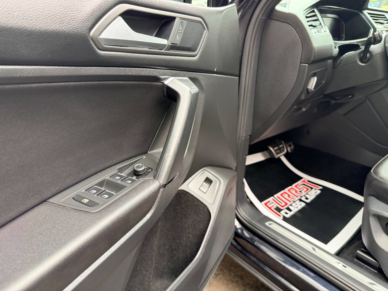 Used 2019 Volkswagen Tiguan SEL Premium R-Line image 15