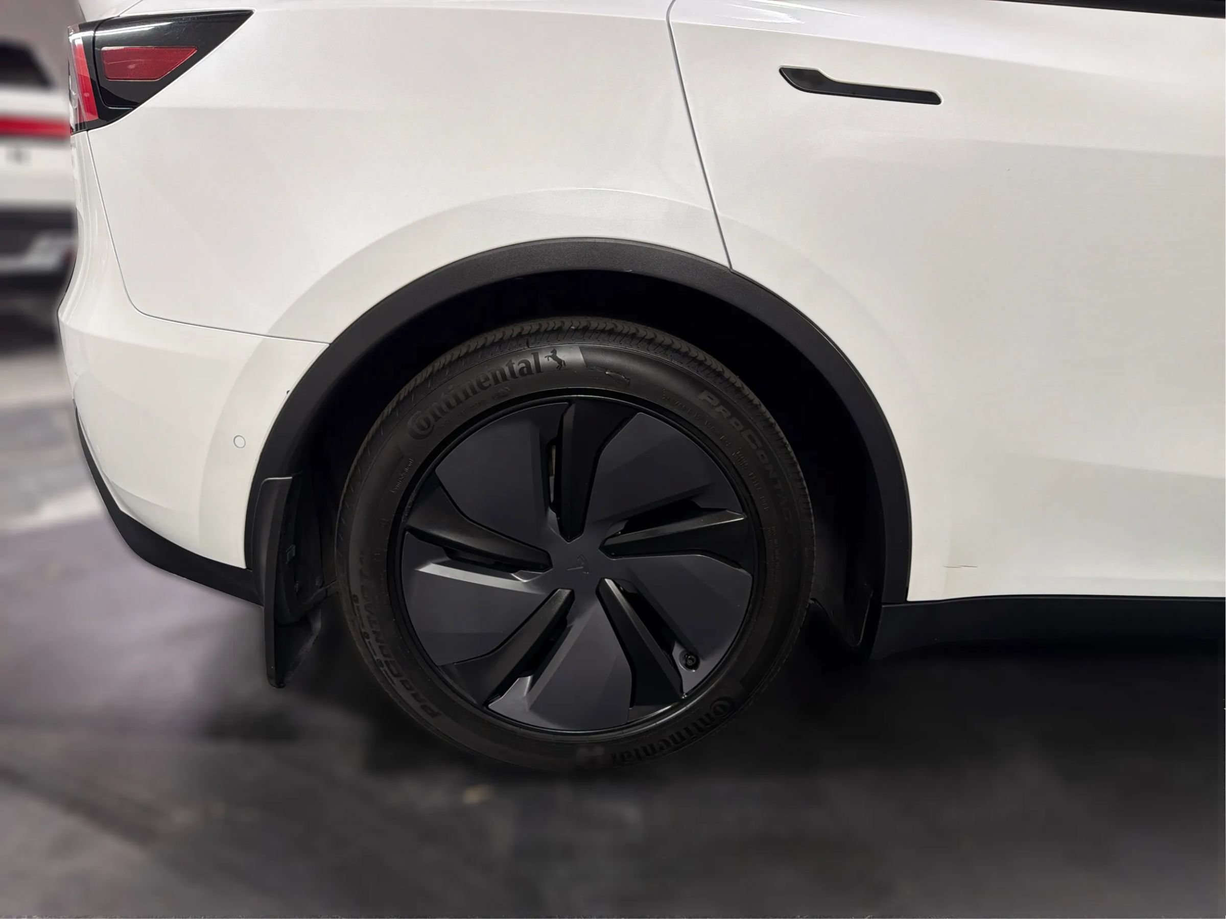 Used 2021 Tesla Model Y Long Range AWD/4WD image 18