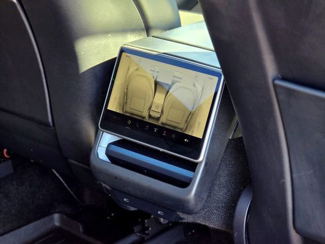 Used 2026 Tesla Model Y AWD image 37