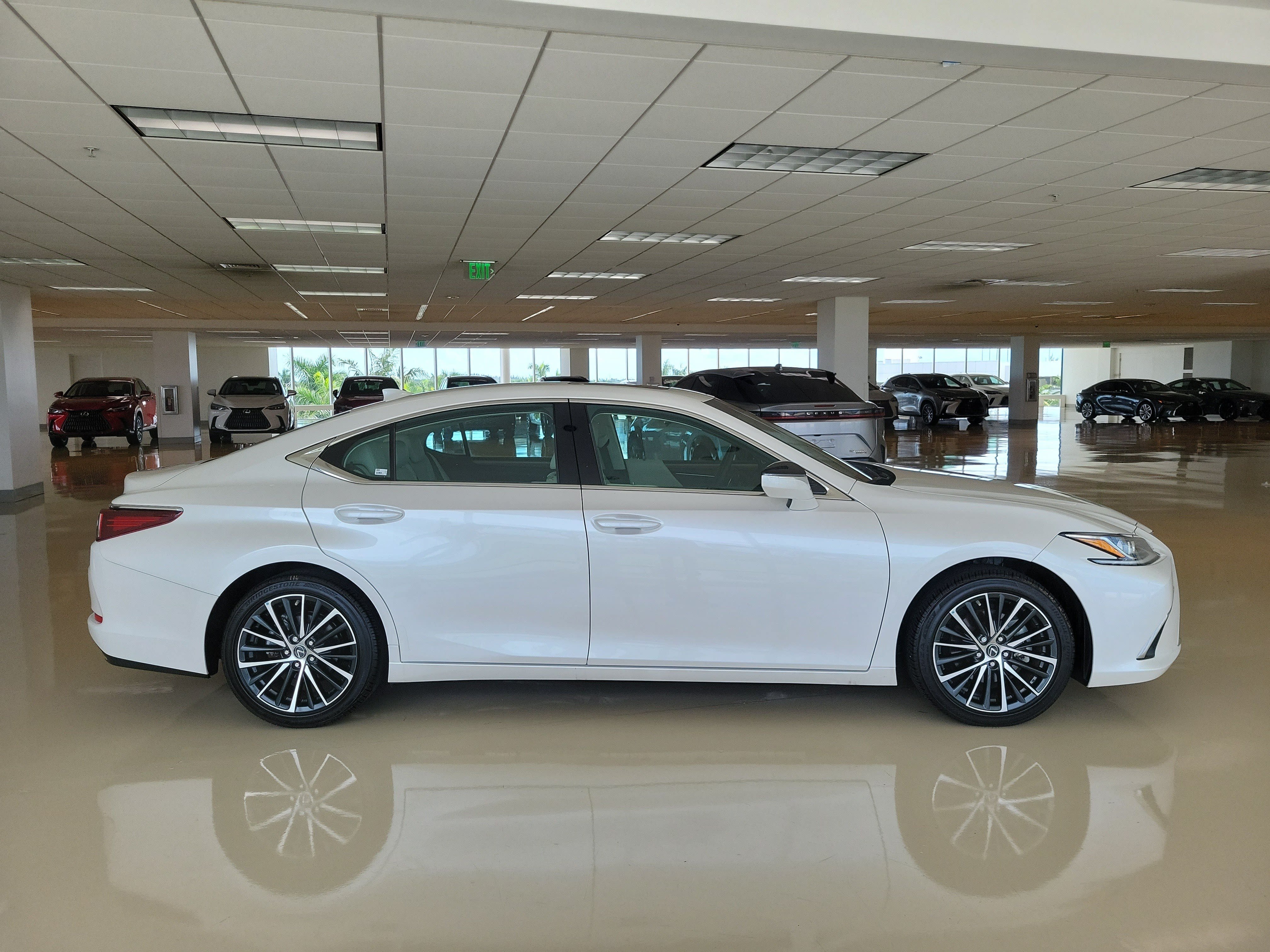 Used 2024 Lexus ES 350 w/ Premium Package FWD image 8