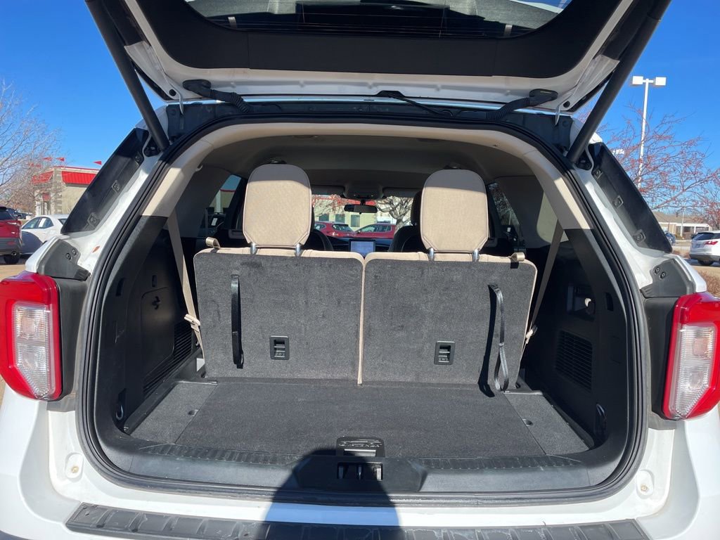 Used 2023 Ford Explorer XLT image 14