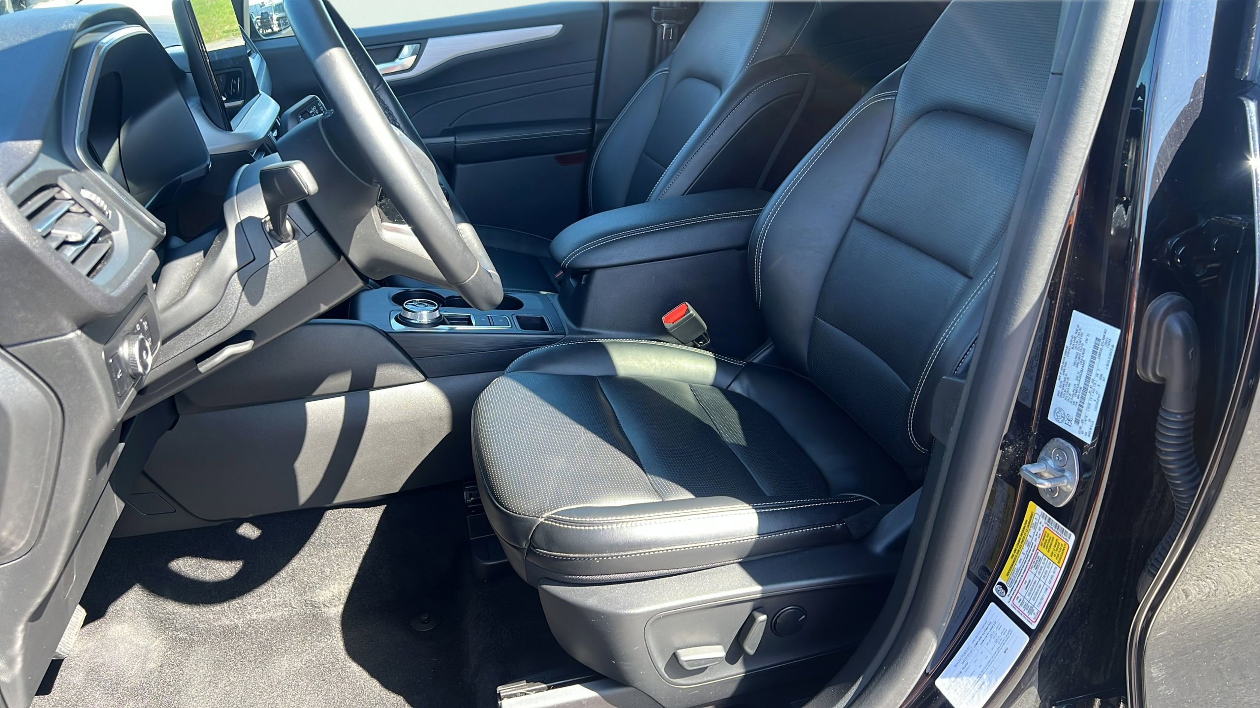 Used 2025 Ford Escape Platinum AWD/4WD image 10