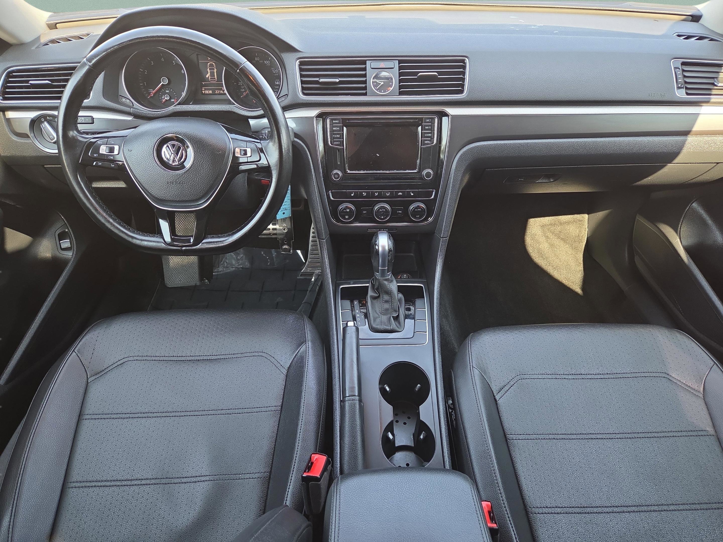 Used 2017 Volkswagen Passat 1.8T R-Line FWD image 10