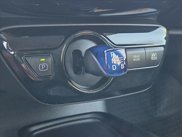 Used 2021 Toyota Prius L Eco FWD image 12