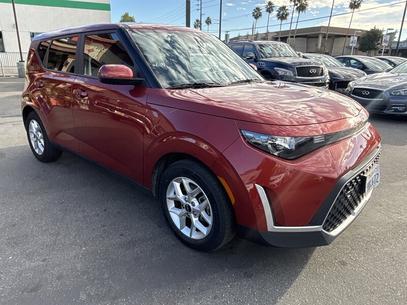 Used 2024 Kia Soul LX w/ Option Group 015 FWD image 9