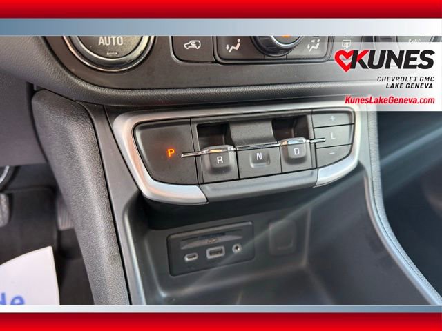 Used 2024 GMC Terrain SLT image 32