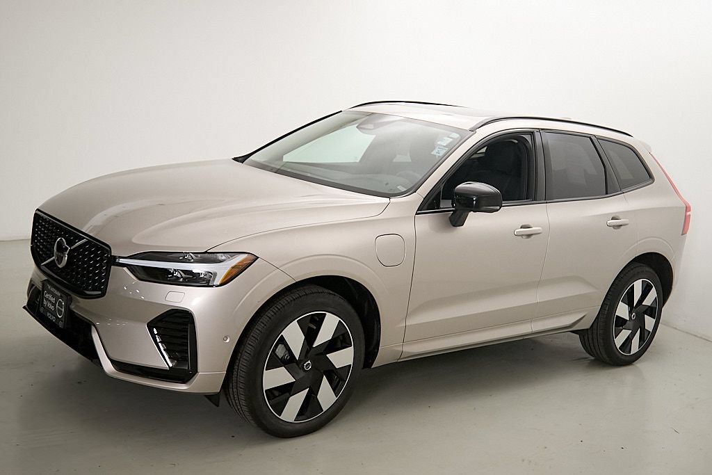 Certified 2025 Volvo XC60 T8 Plus w/ Protection Package Premier AWD/4WD image 5