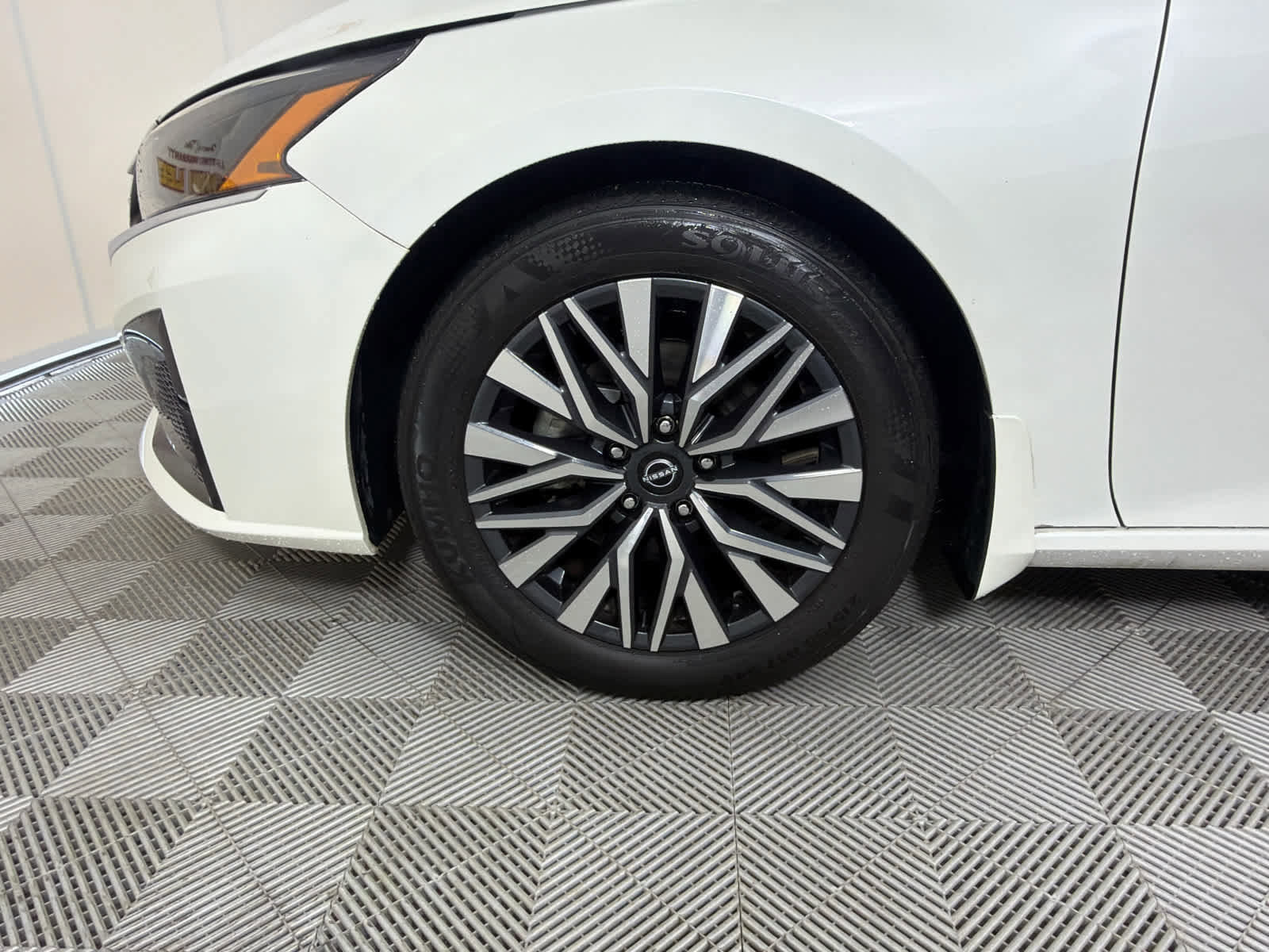 Certified 2024 Nissan Altima 2.5 SV w/ SV Premium Package FWD image 10