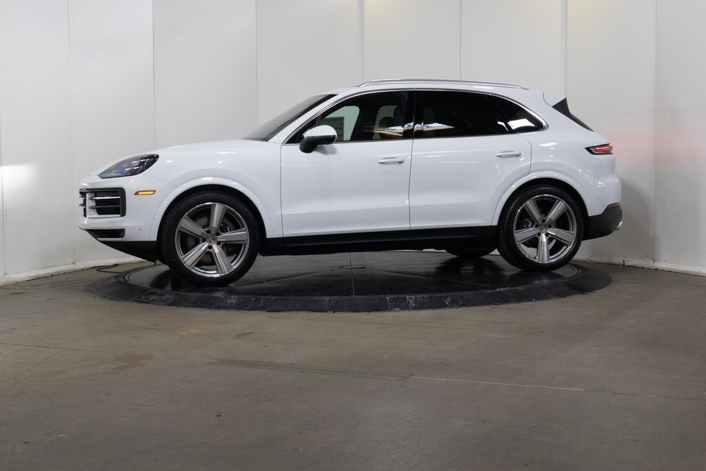 Used 2025 Porsche Cayenne image 2