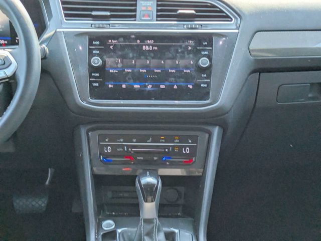 Used 2023 Volkswagen Tiguan SE AWD/4WD image 19