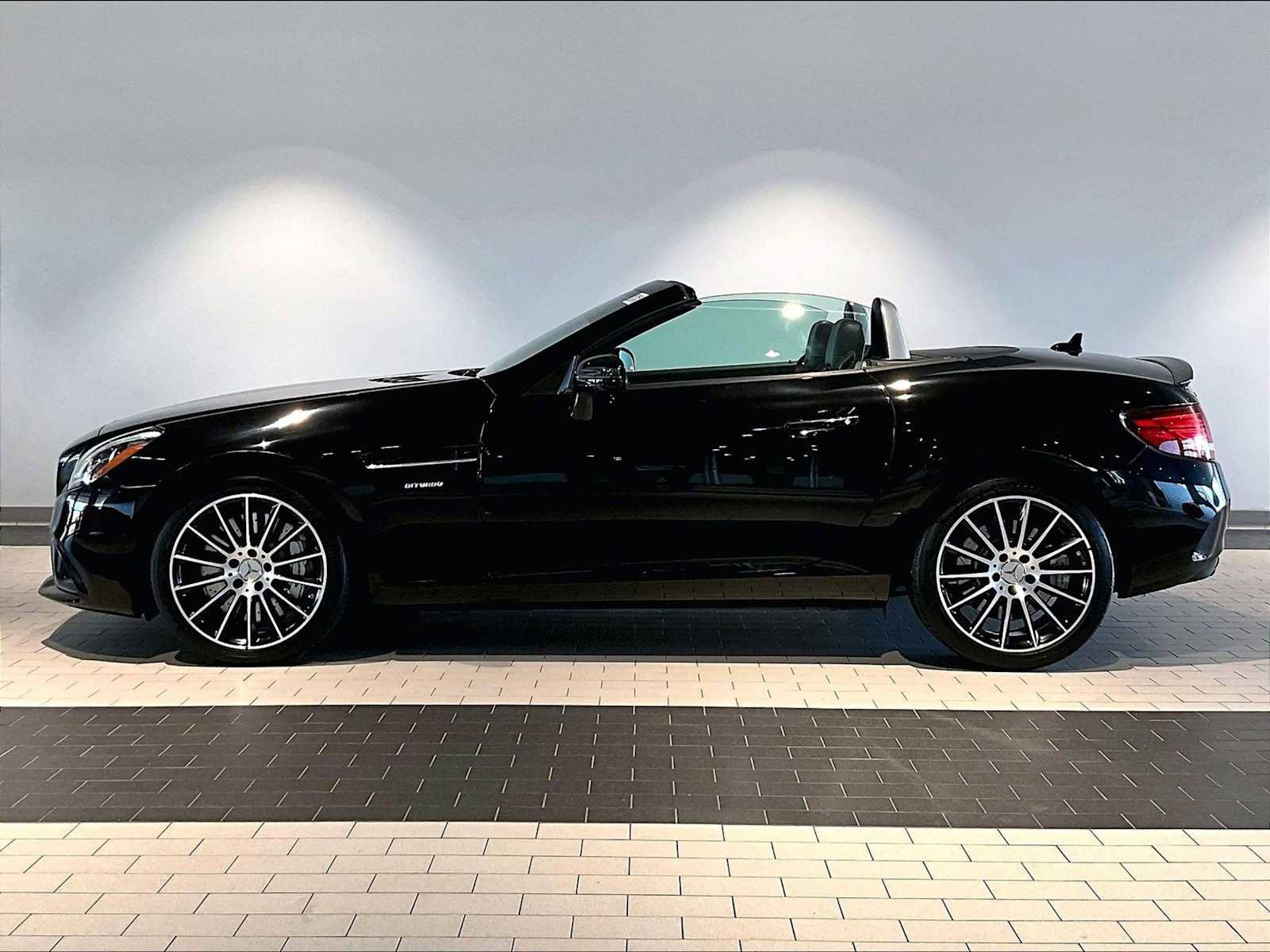 Used 2017 Mercedes-Benz SLC 43 AMG image 2