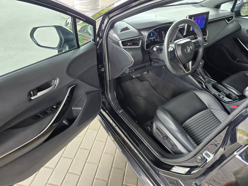 Used 2024 Toyota Corolla XSE FWD image 19