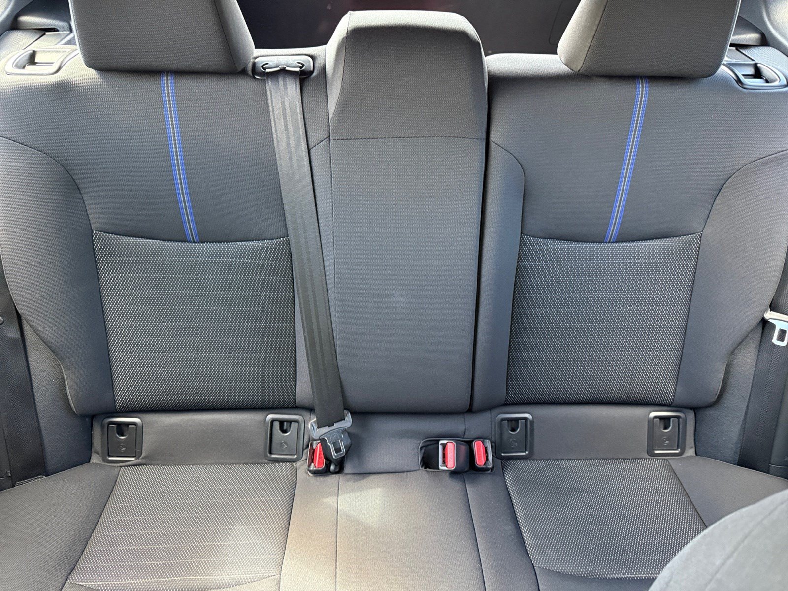 Used 2025 Toyota Corolla Cross AWD Hybrid w/ Moonroof Package image 18