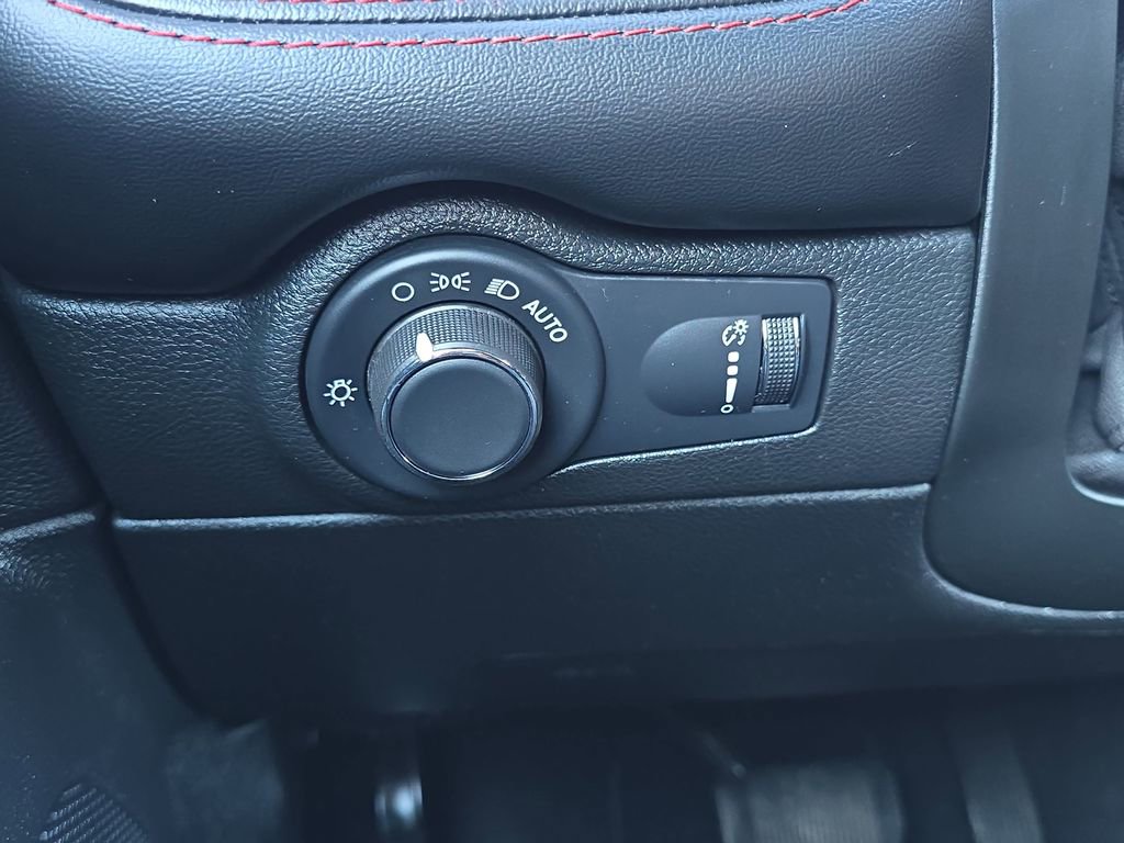 Used 2025 Dodge Durango GT image 27