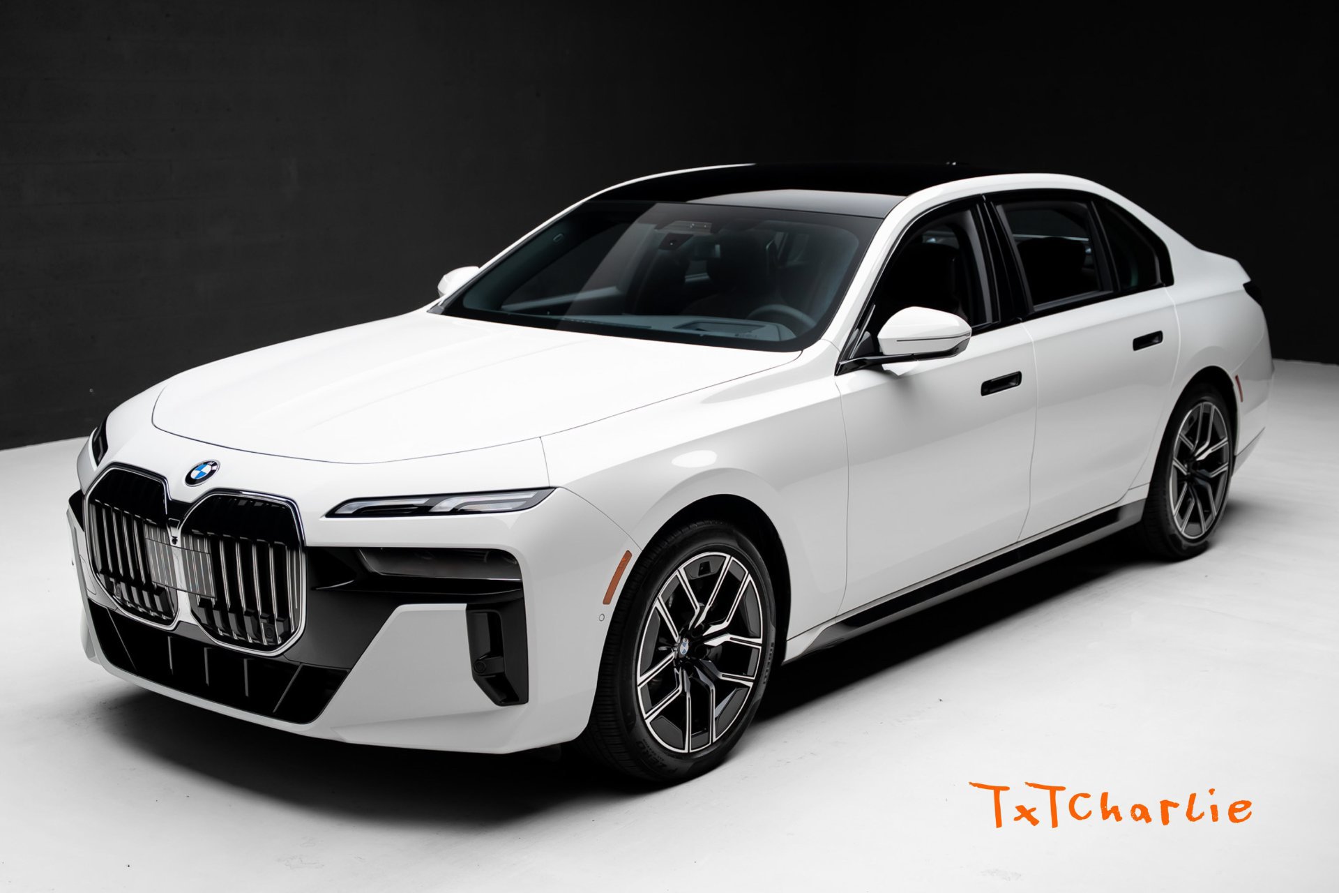 Used 2026 BMW 740i RWD image 1
