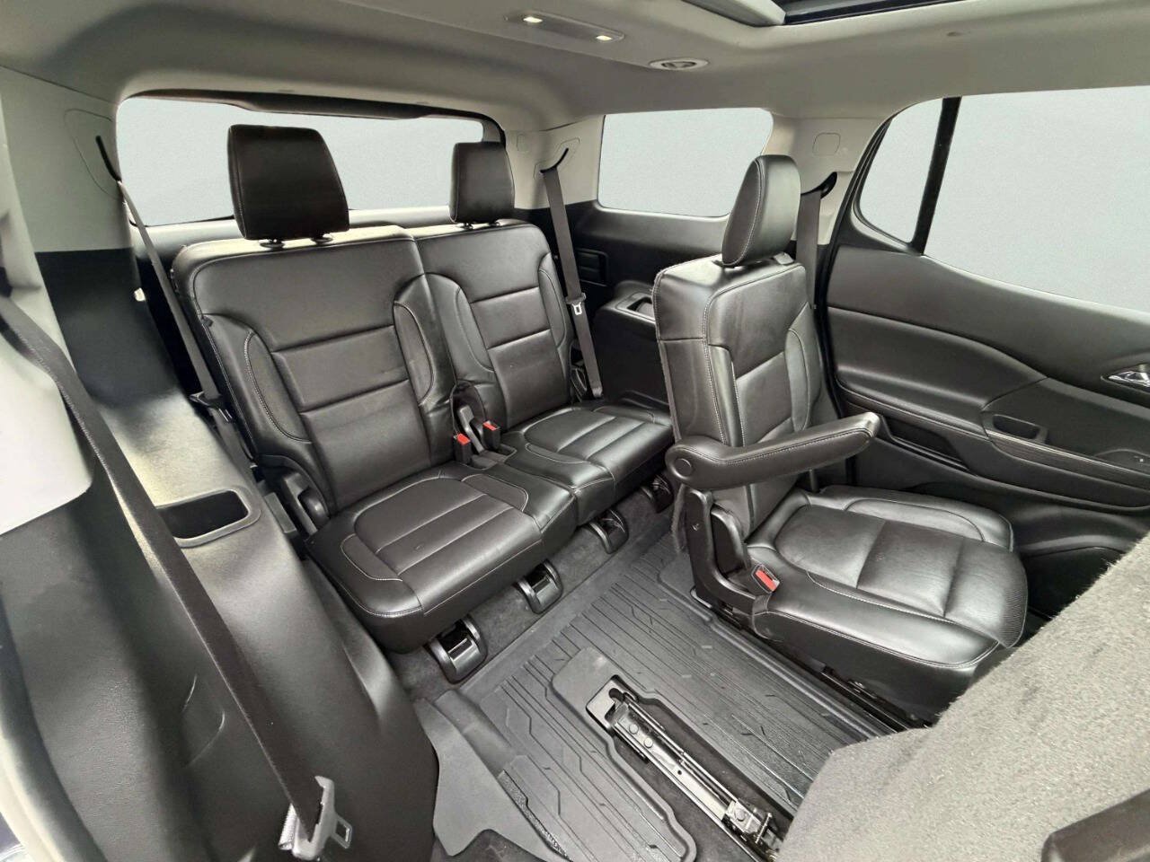 Used 2019 GMC Acadia SLT w/ LPO, Floor Liner Package AWD/4WD image 33
