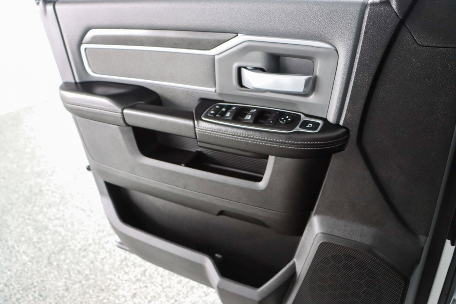 Used 2023 RAM 3500 SLT w/ Quick Order Package 2YG SLT image 21