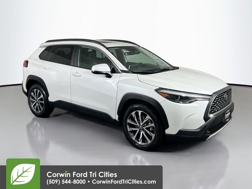 Used 2023 Toyota Corolla Cross XLE image 1
