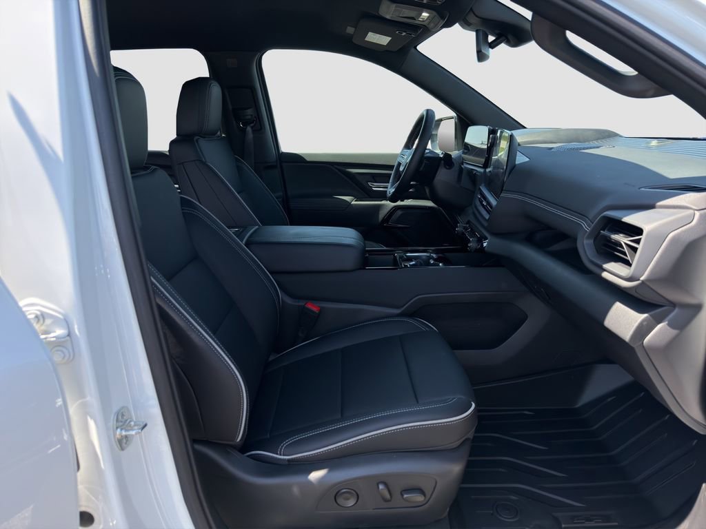 Used 2025 Chevrolet Silverado EV LT image 18