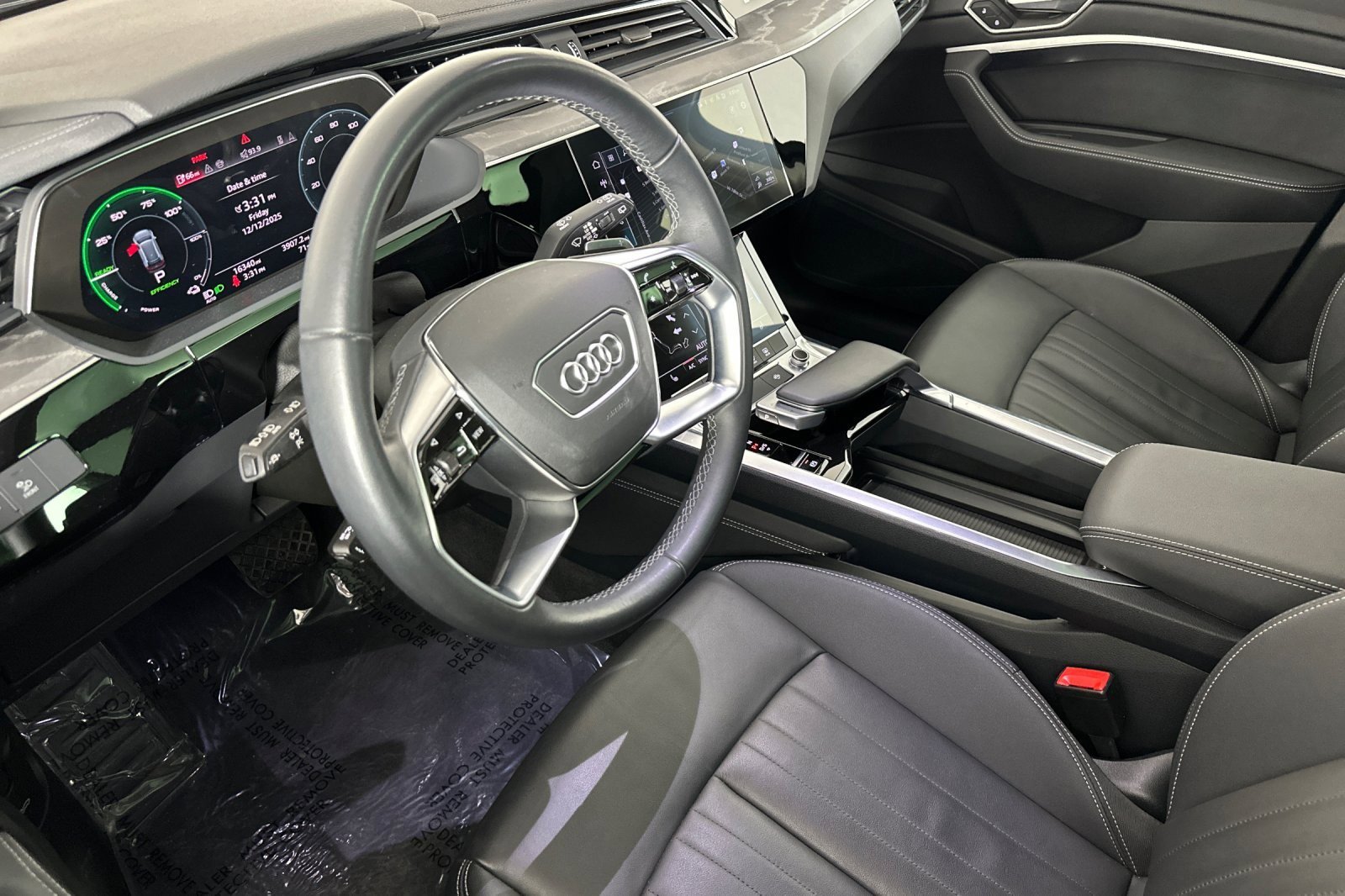 Used 2024 Audi Q8 e-tron Premium image 9