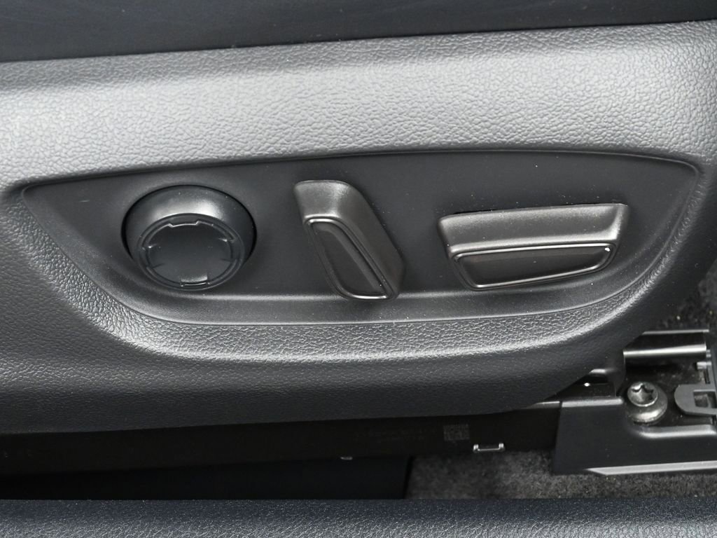 Certified 2020 Toyota Avalon Touring w/ Advanced Safety Package FWD image 36