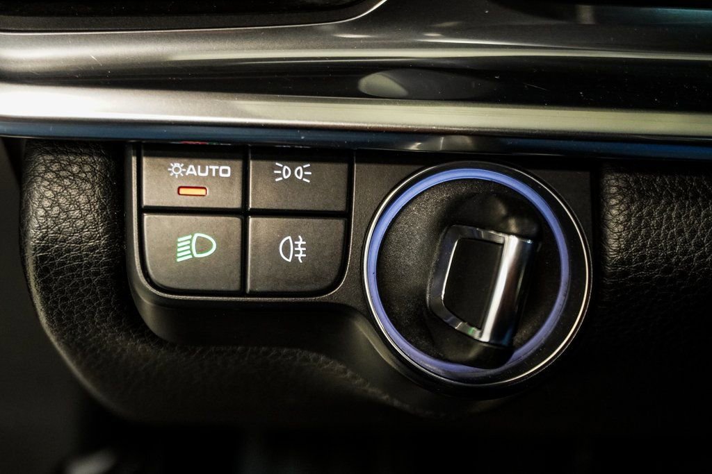 Used 2022 Porsche Panamera 4 Platinum Edition image 37