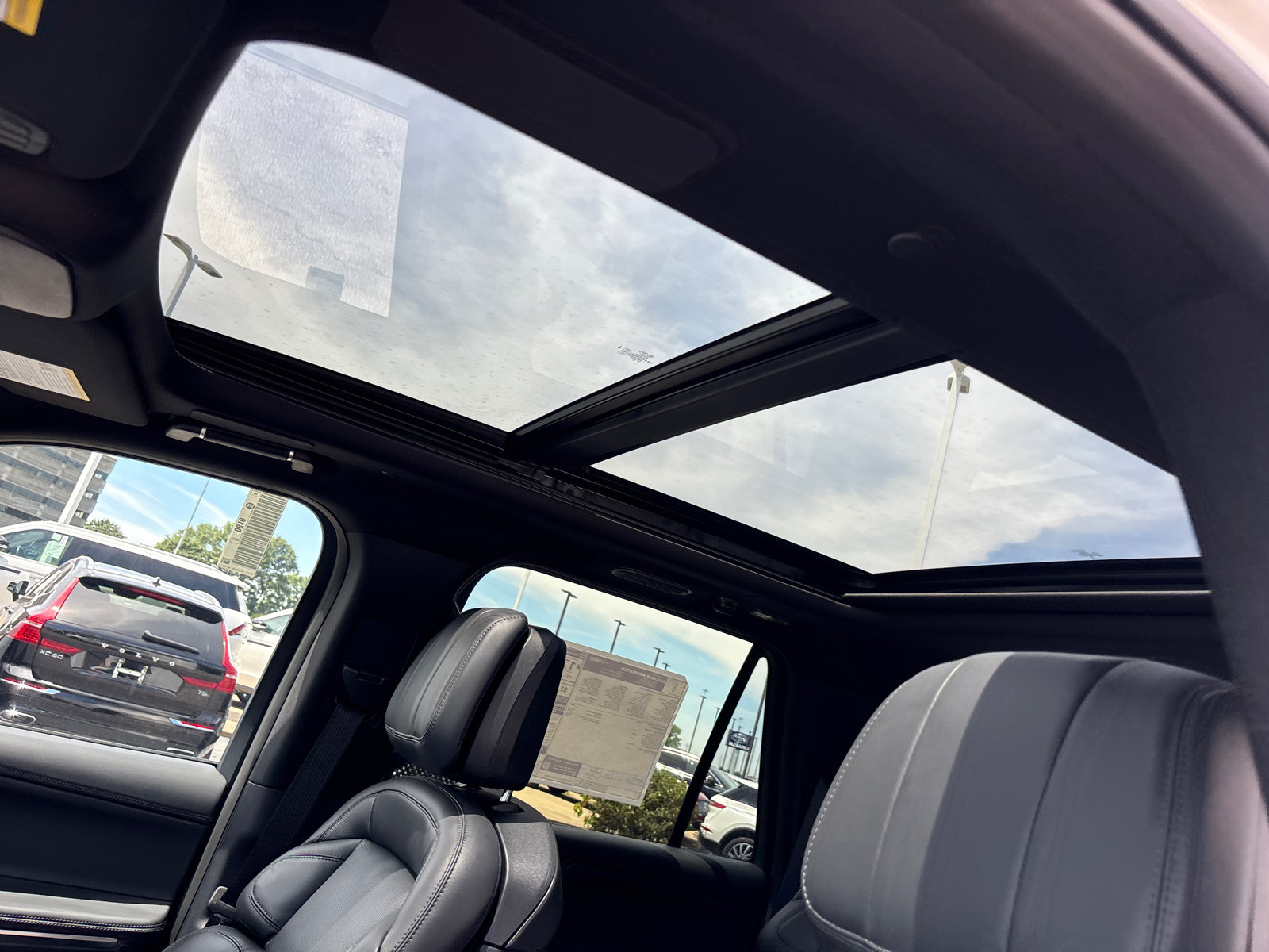 New 2026 Lincoln Navigator Reserve w/ Jet Appearance Package AWD/4WD image 25