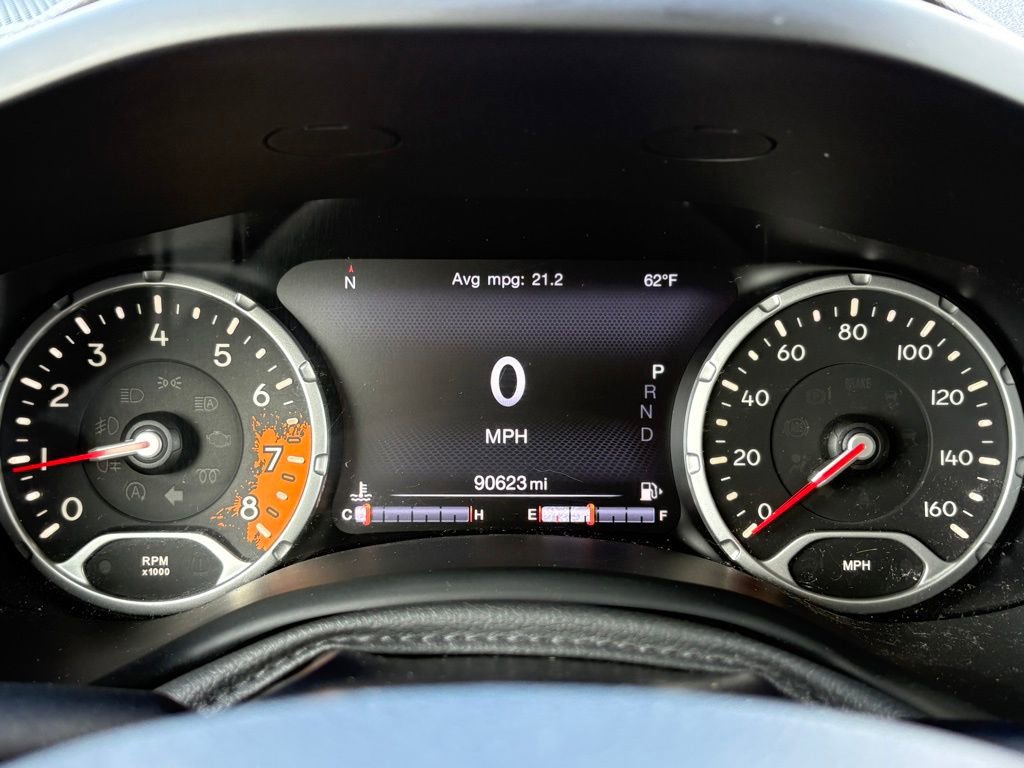 Used 2016 Jeep Renegade Trailhawk w/ Premium Trailhawk Package image 32