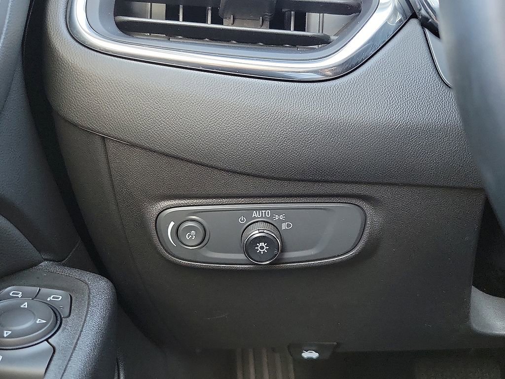 Used 2023 Chevrolet Equinox LT image 14