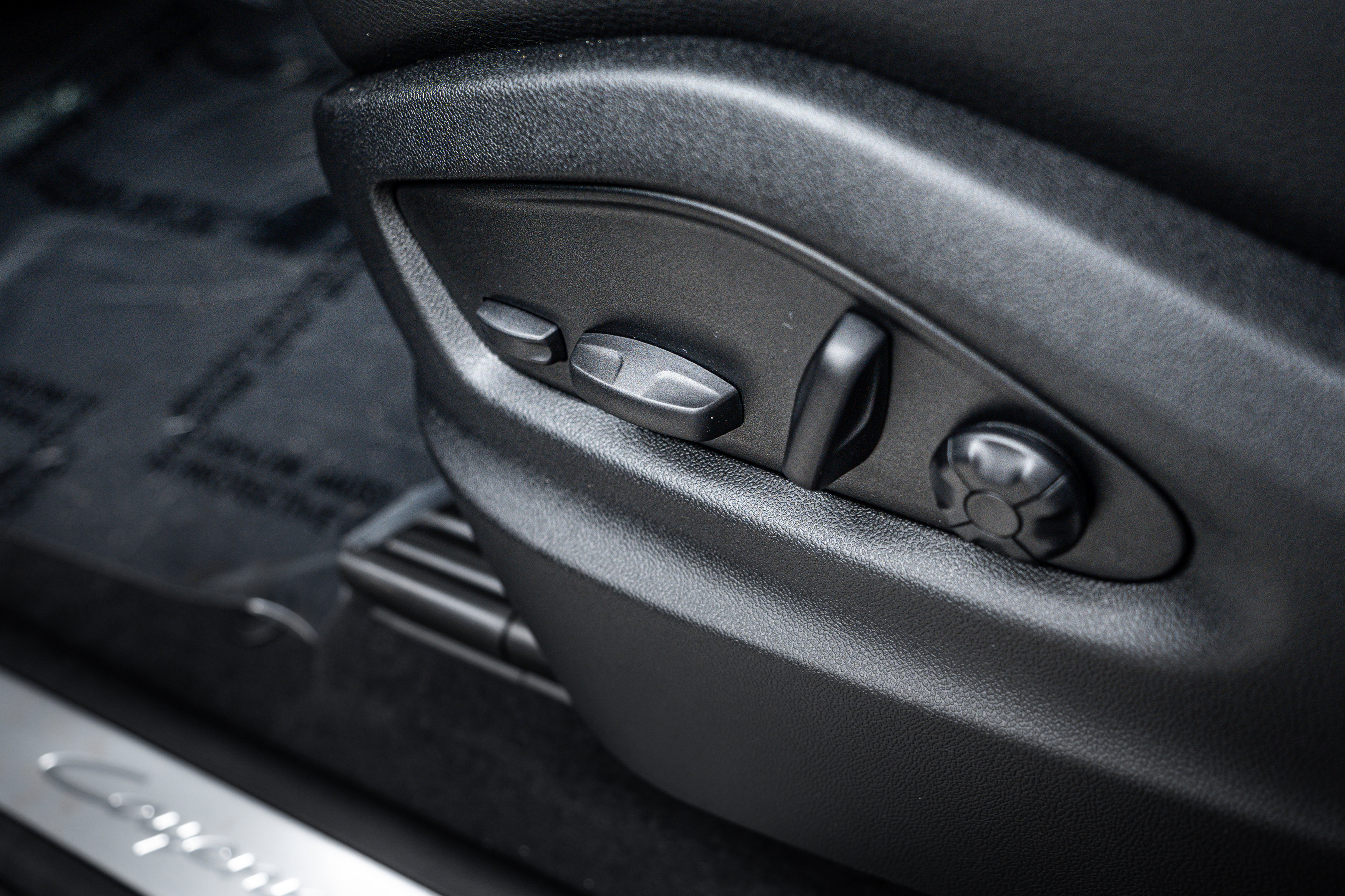 Certified 2025 Porsche Cayenne image 24