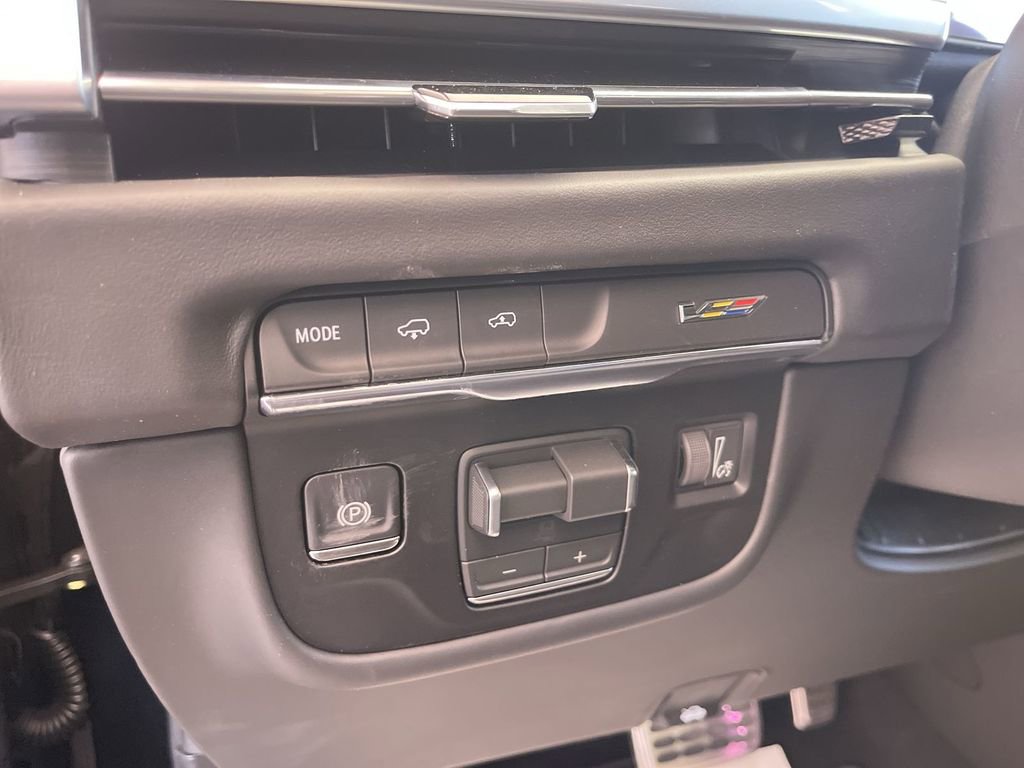 New 2026 Cadillac Escalade ESV V w/ LPO, ONYX Package image 35