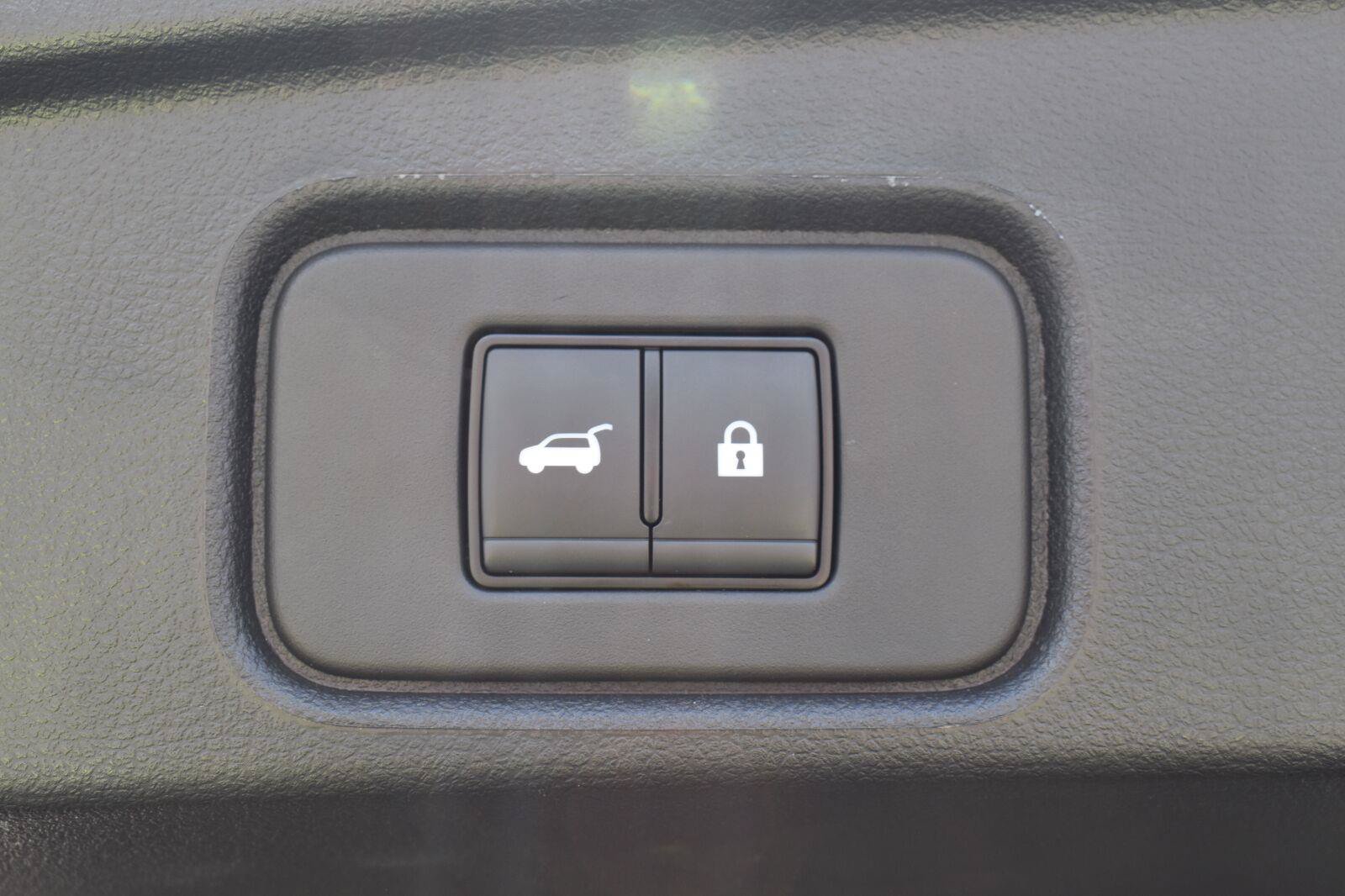 Used 2025 Nissan Pathfinder SL FWD image 54