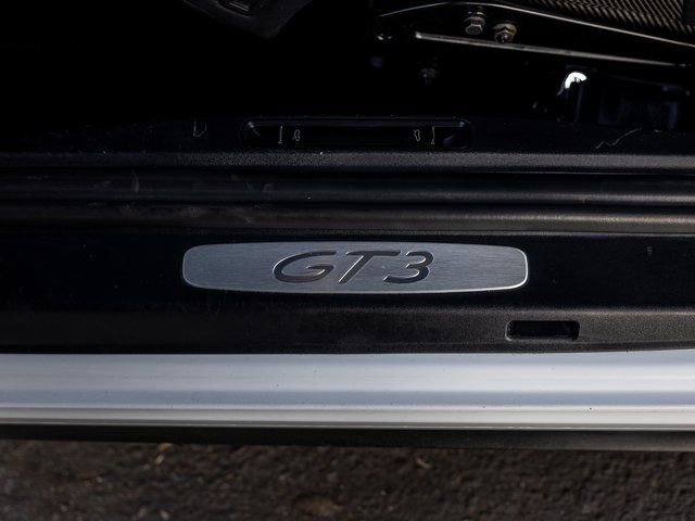 Used 2015 Porsche 911 GT3 w/ Carbon Interior Package image 27
