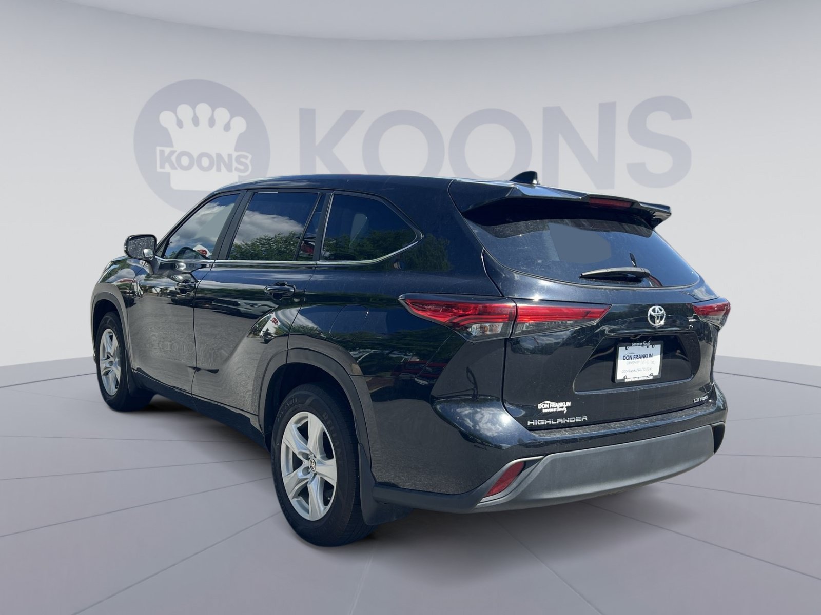Used 2023 Toyota Highlander LE AWD/4WD image 8