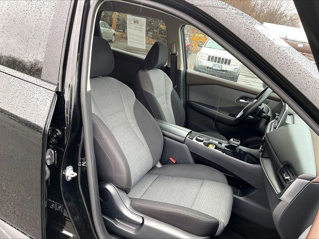 Used 2023 Nissan Rogue SV AWD/4WD image 11