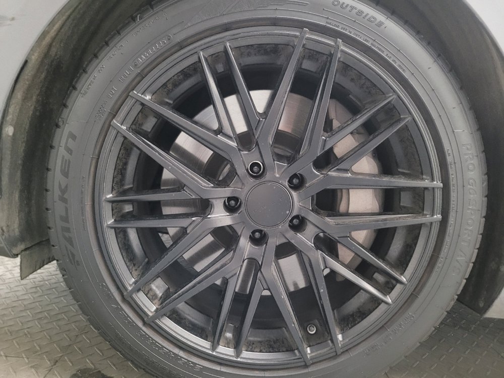 Used 2017 Genesis G90 3.3T Premium RWD image 31