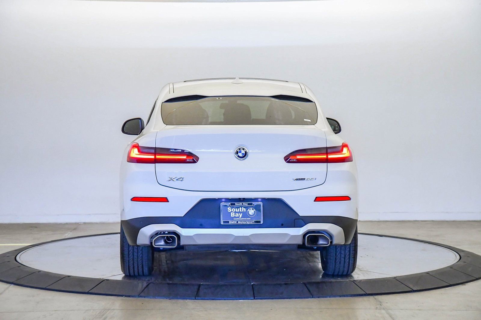 Certified 2023 BMW X4 xDrive30i w/ Premium Package image 3
