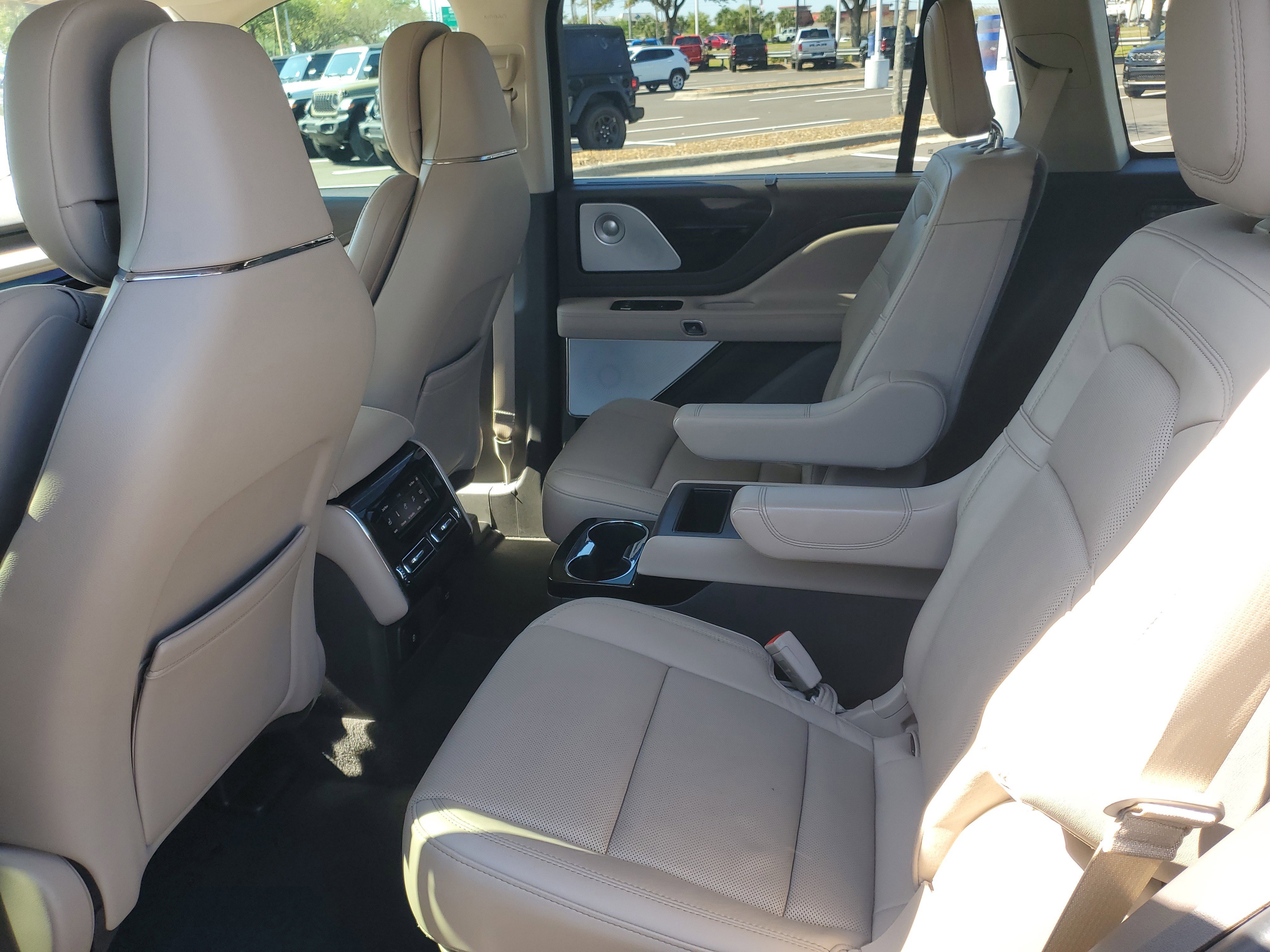 Used 2022 Lincoln Aviator Reserve w/ Equipment Group 201A image 12