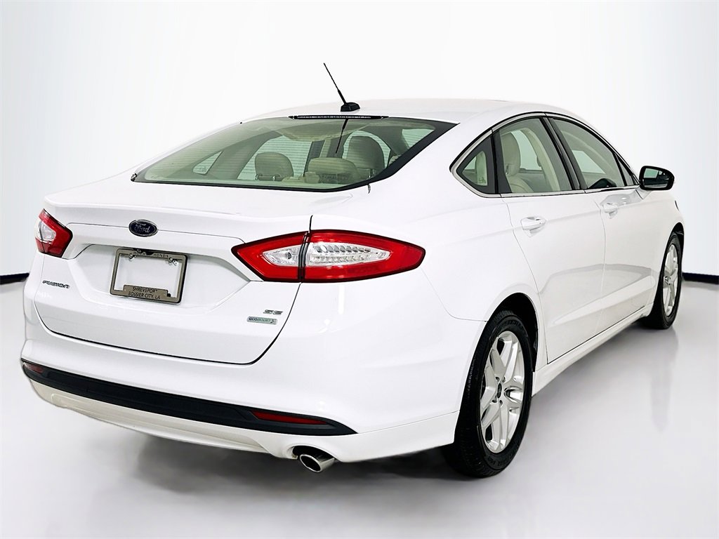 Used 2015 Ford Fusion SE w/ Equipment Group 202A image 5