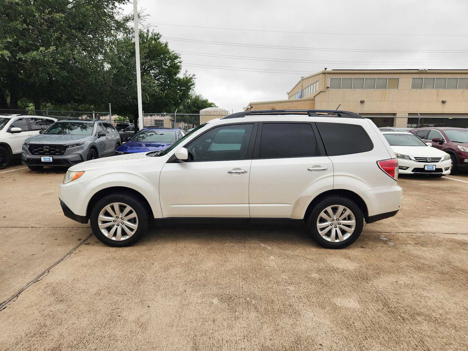 Used 2013 Subaru Forester 2.5X Limited AWD/4WD image 4