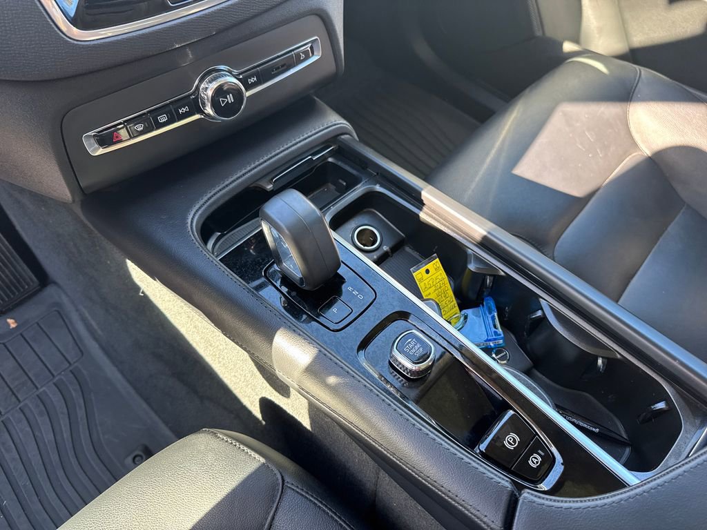 Used 2024 Volvo XC90 B5 Core w/ Protection Package Premier image 28