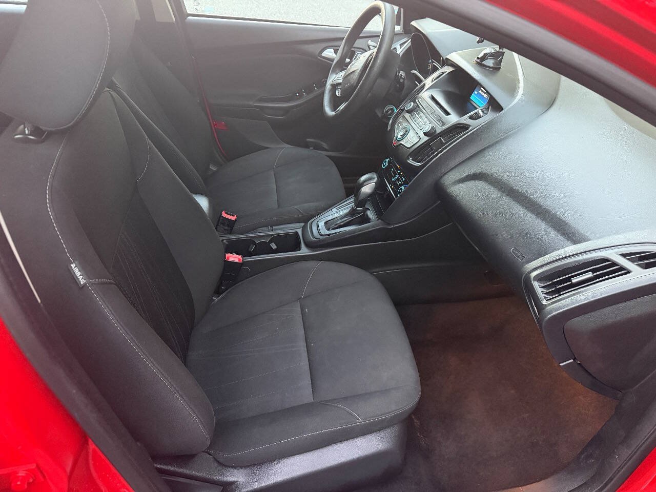 Used 2017 Ford Focus SE FWD image 12