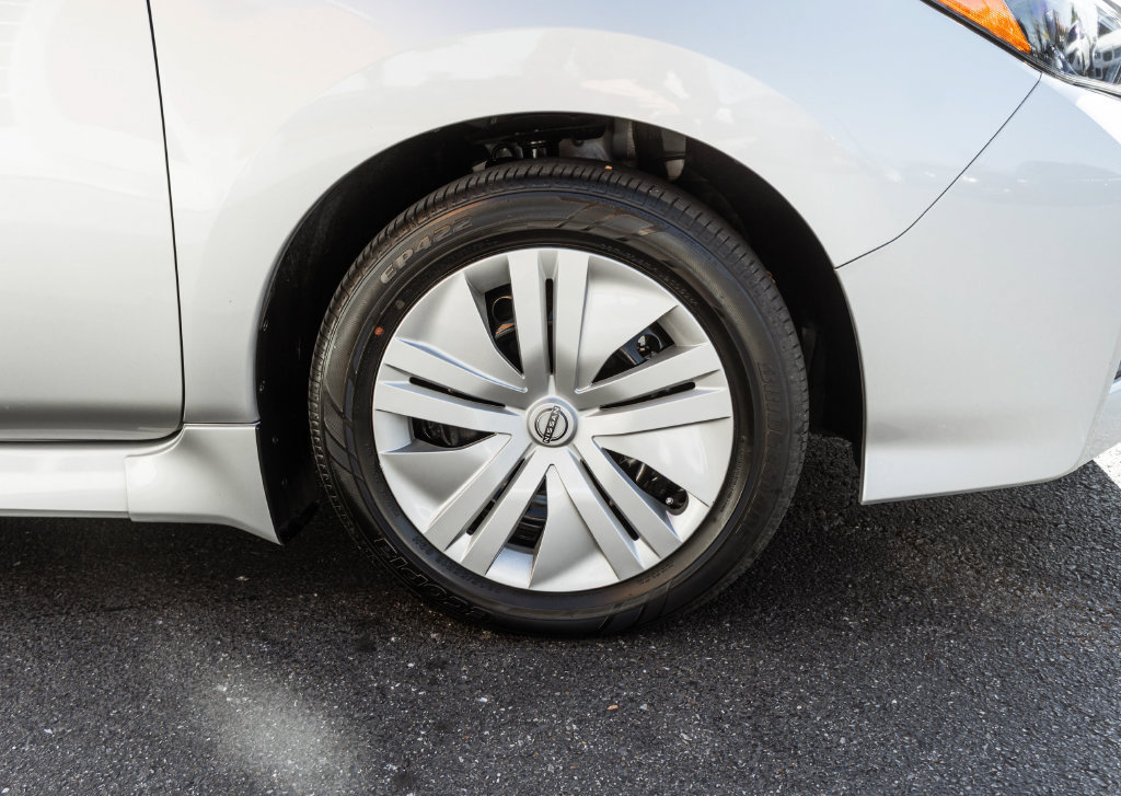 Used 2025 Nissan Leaf S FWD image 4