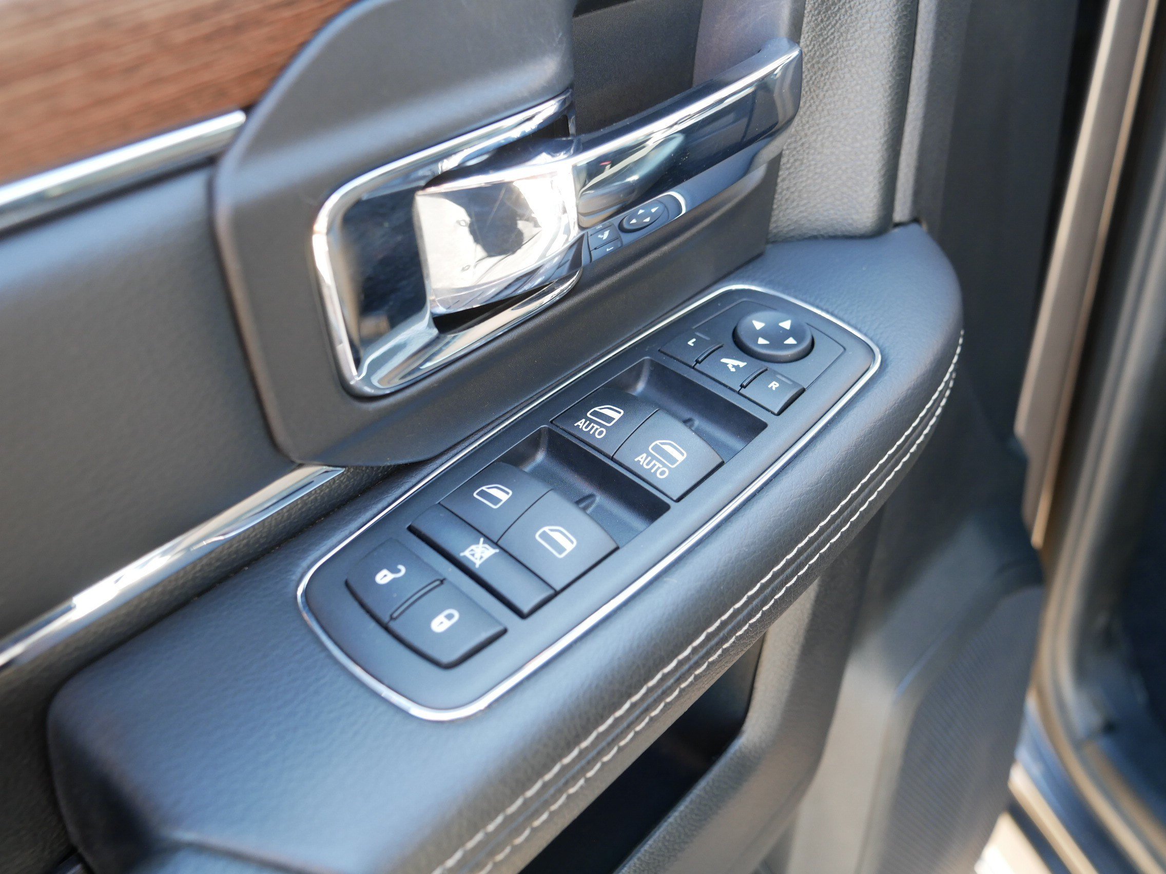 Used 2015 RAM 2500 Laramie AWD/4WD image 19