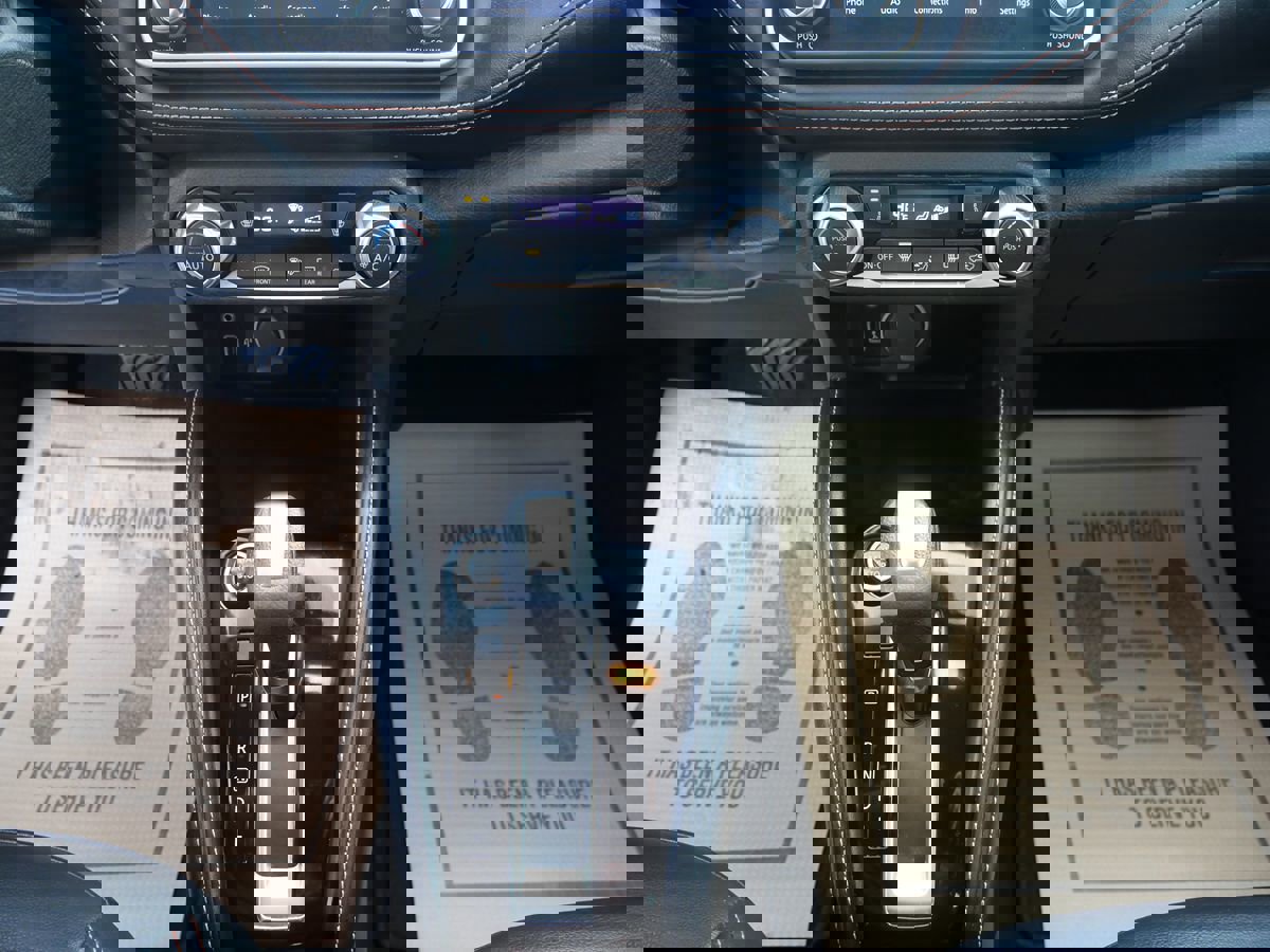 Used 2020 Nissan Kicks SR w/ SR Premium Package image 12